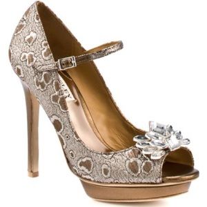 Badgley Mischka 'Kindred’ Bronze Metallic Pumps